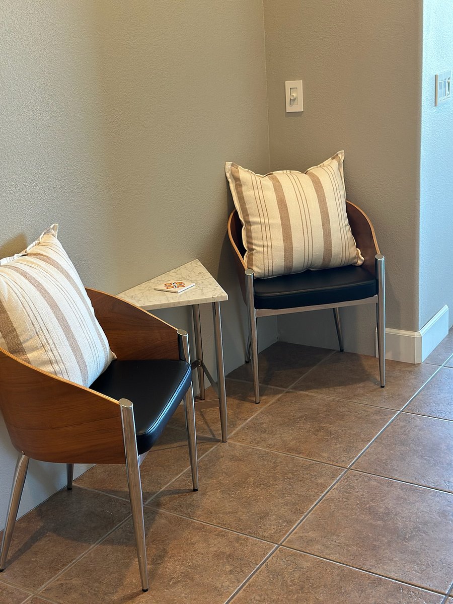 Hallway seating area