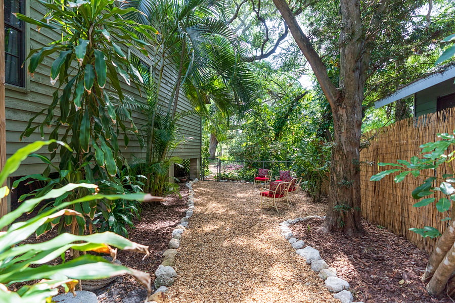 Side yard & walkway to backyard.