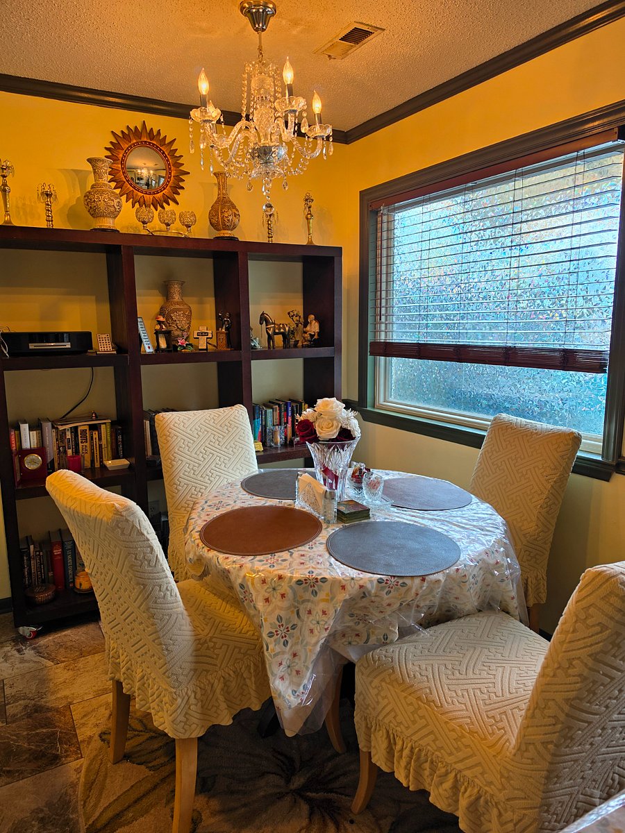 Cozy kitchen seating