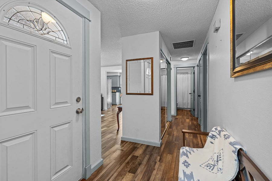 Entry/hallway