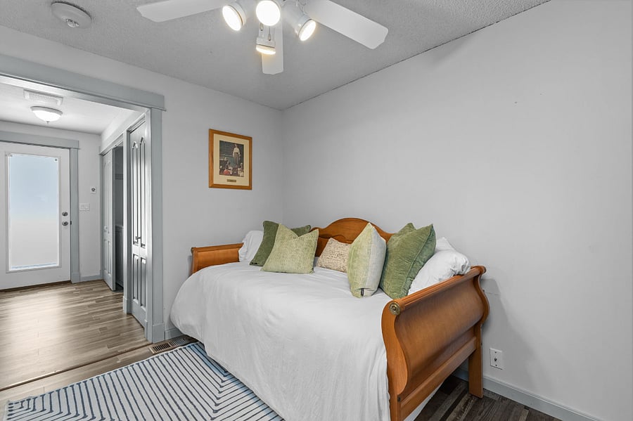 Bedroom 2: twin trundle bed (1 twin under the other) 