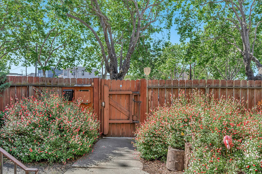 Furnished Finder property 850854_1 photo 22