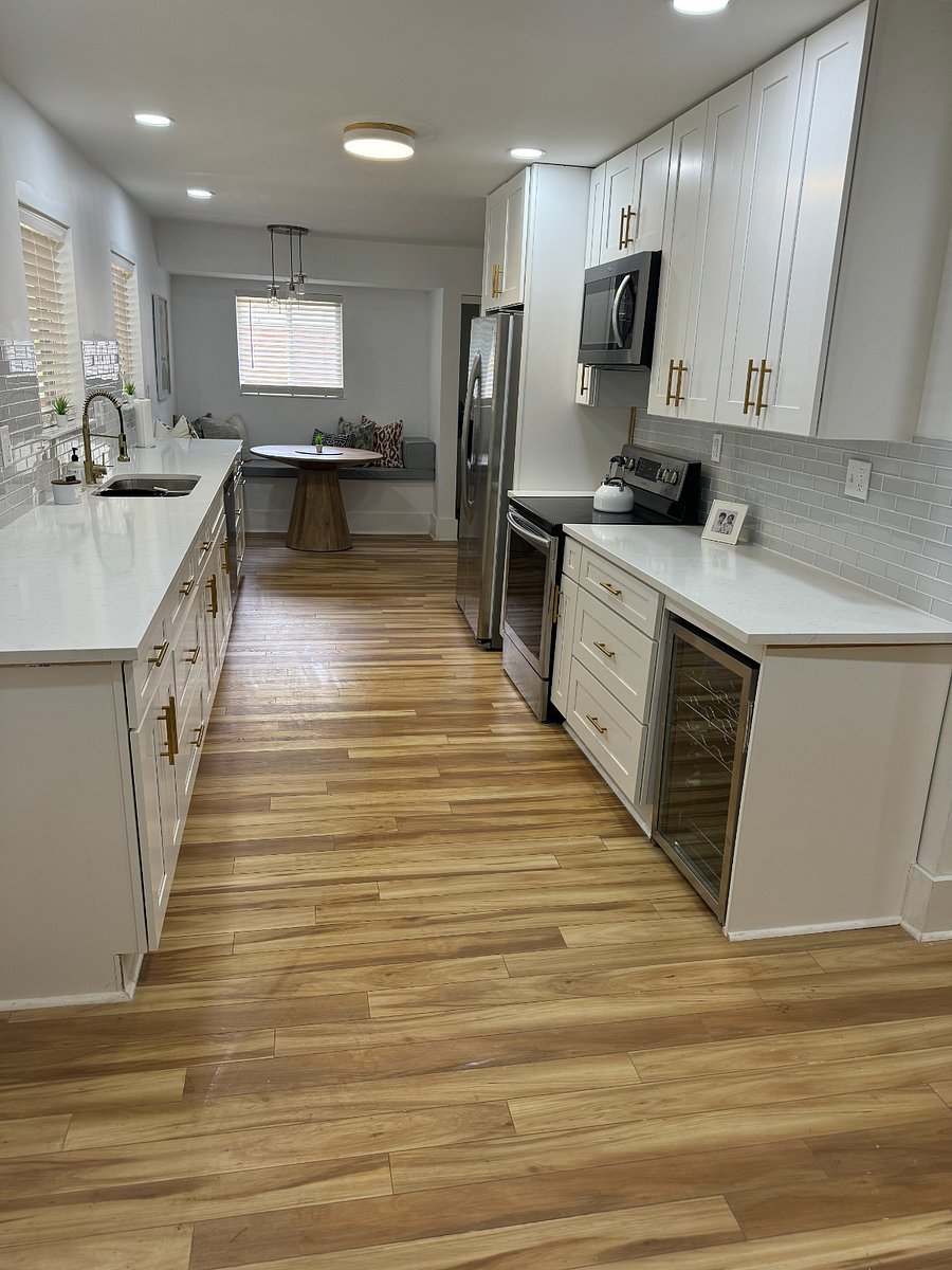 Kitchen (dishwasher, wine frig)