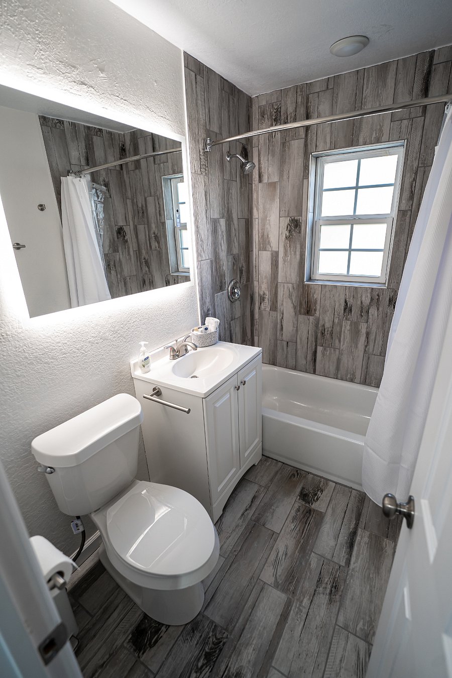 Furnished Finder property 851023_1 photo 9