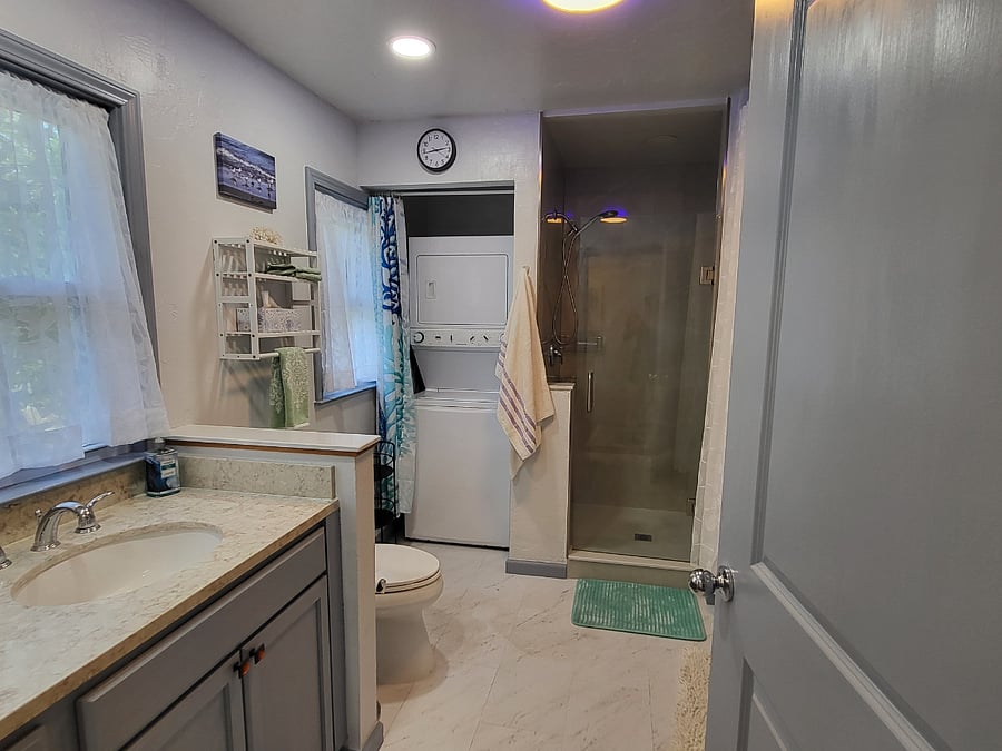 Large bathroom with washer and dryer