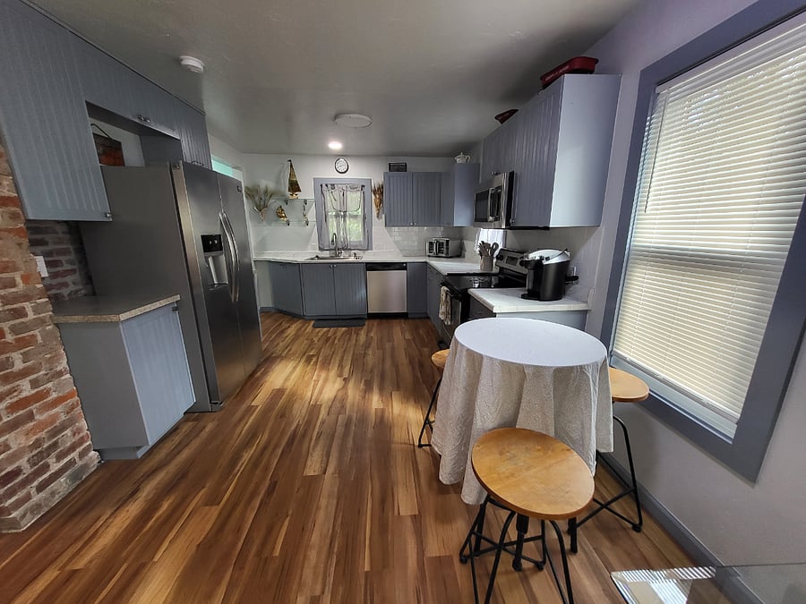 Full sized kitchen with dishwasher and air fryer