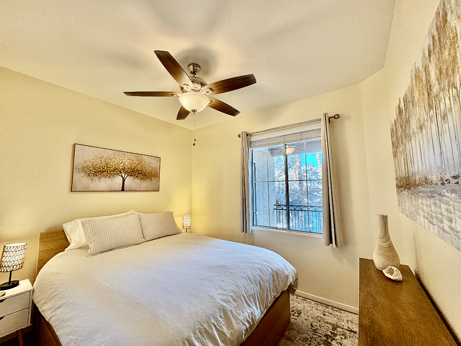 Secondary bedroom queen sized bed, premium bedding, new memory foam mattress