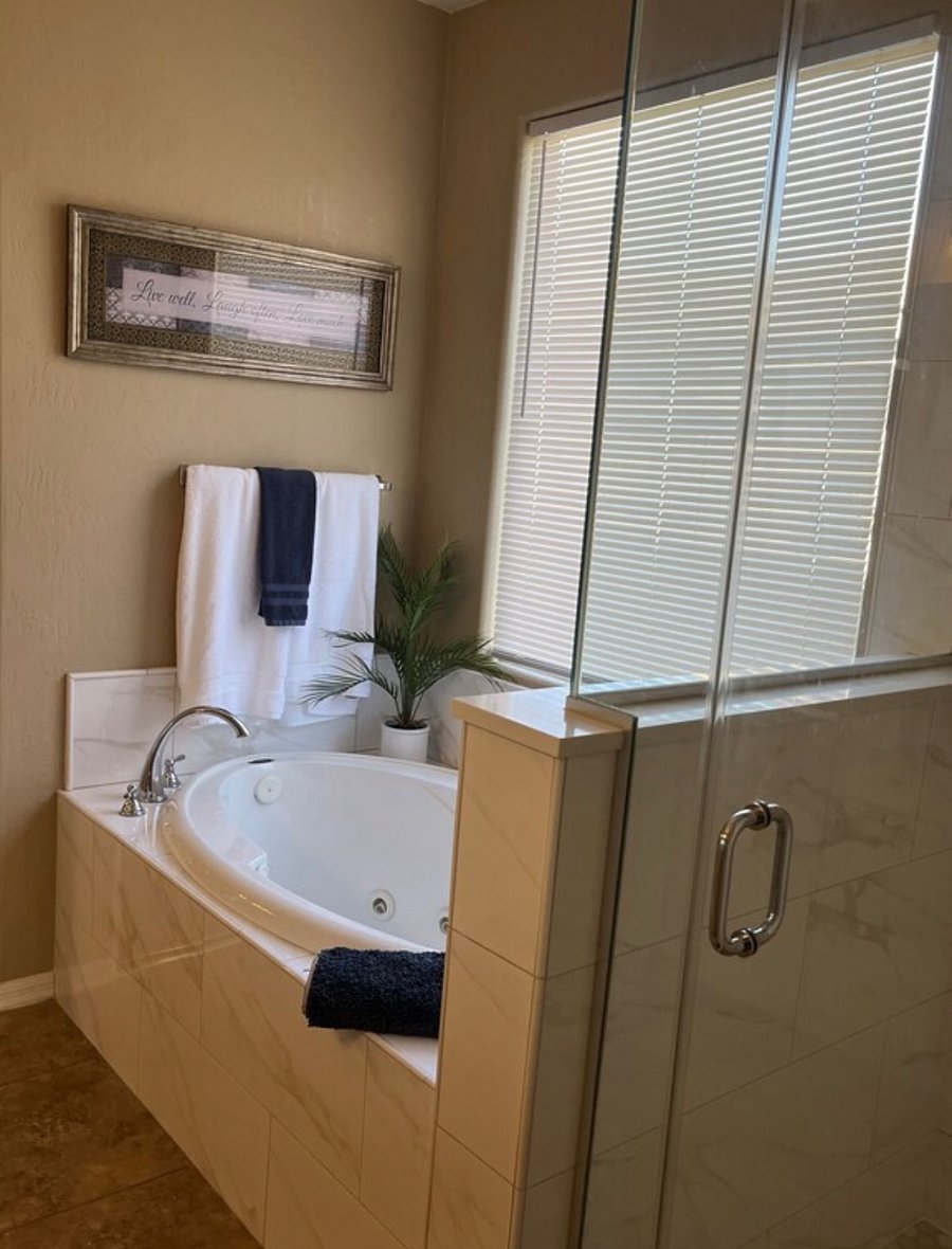 Jacuzzi tub in master bath