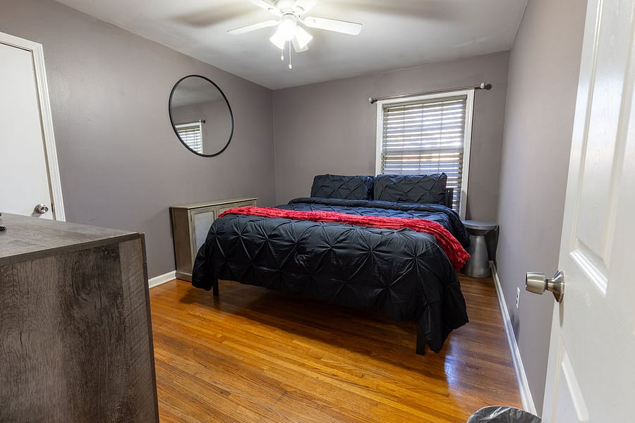 Bedroom 1
+King bed
+40 Inch TV
+Ceiling fan
+Closet
+Dresser