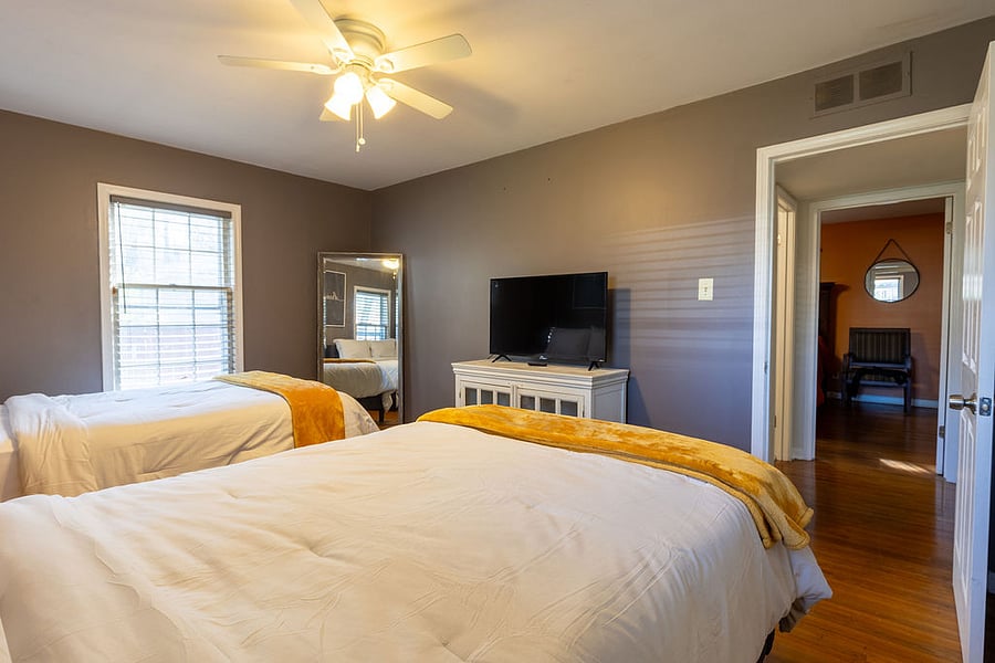 Bedroom 3
+2 full beds
+40 inch tv
+Dresser
+Closet