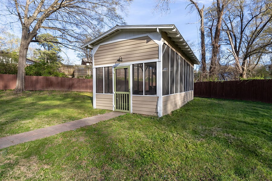 4 Bedrooms / 2 bathrooms / Gazebo / Pet-Friendly