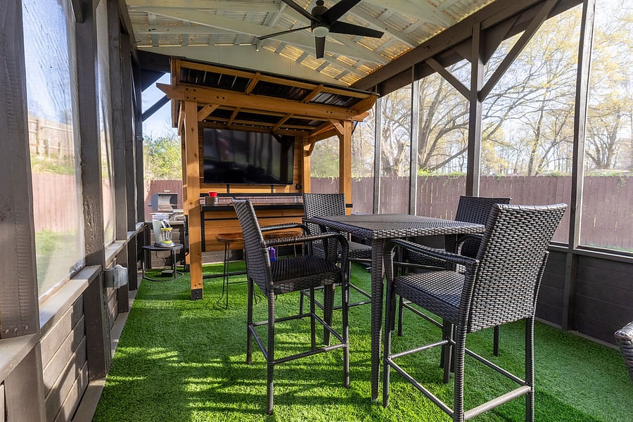4 Bedrooms / 2 bathrooms / Gazebo / Pet-Friendly