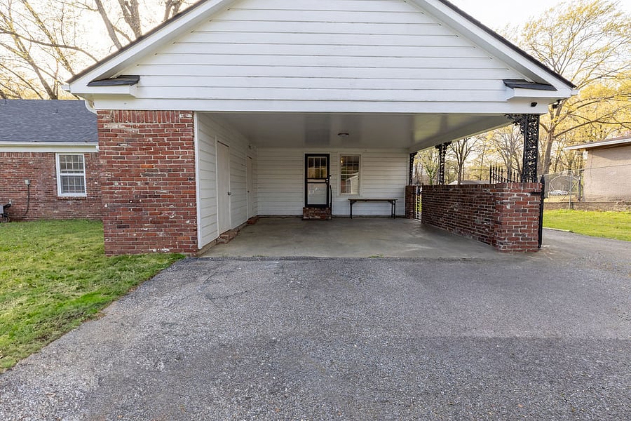 4 Bedrooms / 2 bathrooms / Gazebo / Pet-Friendly