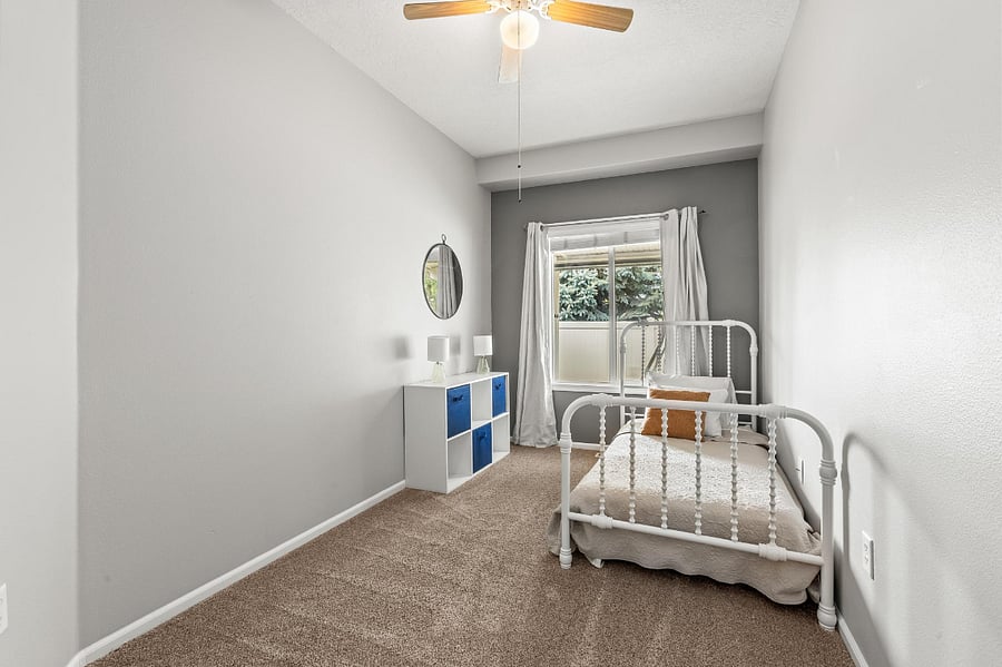 Twin bedroom