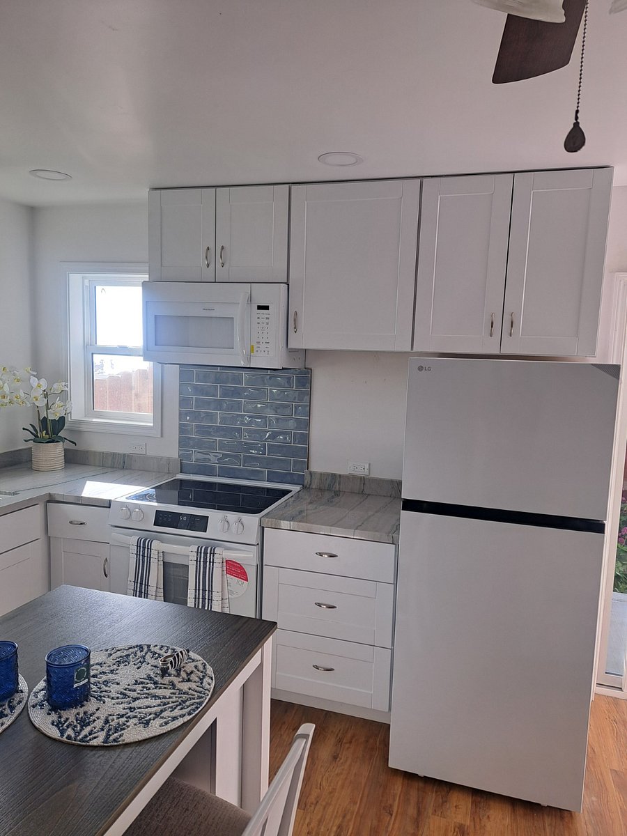 Nice clean new kitchen