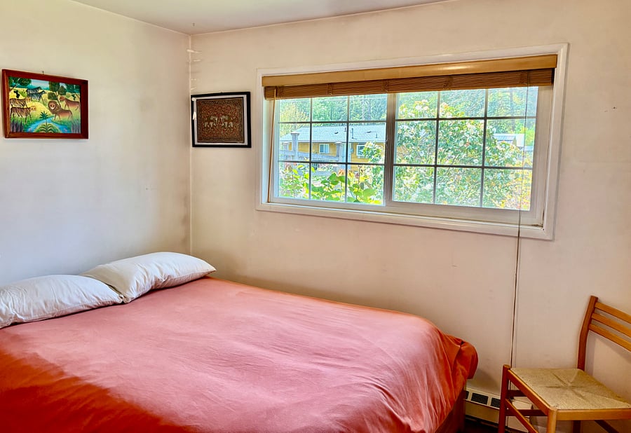 Bedroom 2 w/Queen bed