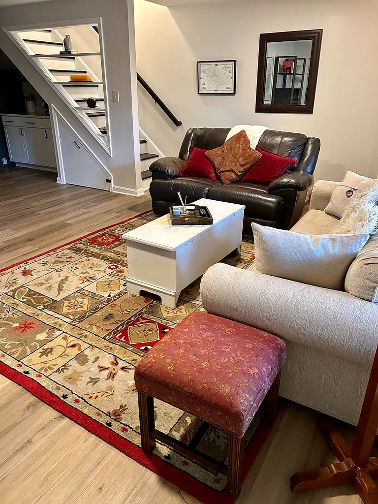 Reclining leather loveseat