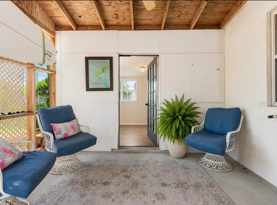 Screened Porch/Backyard