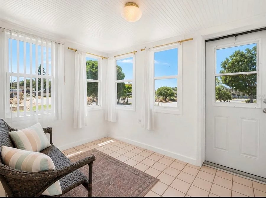 Entry Flex-Space/Office/By Front Door