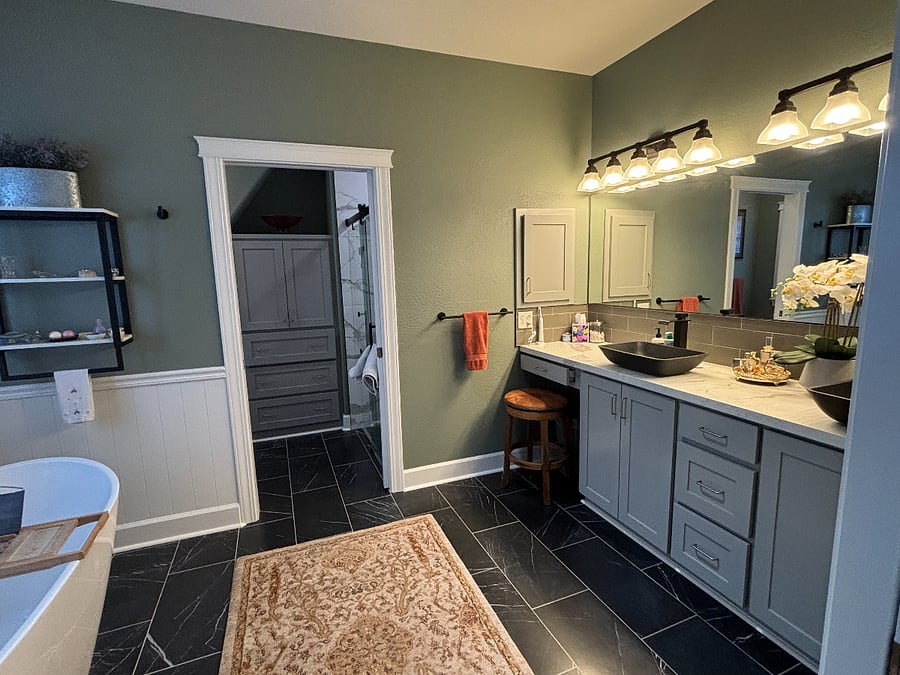 Upstairs Master bath