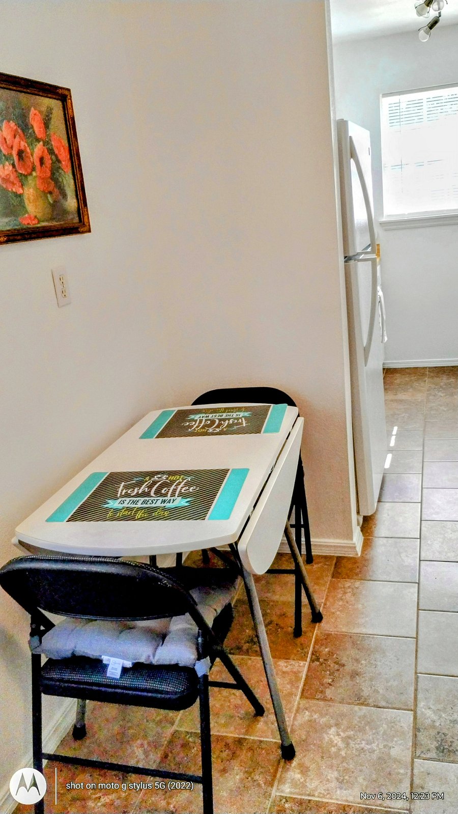 Retro fifties, dining table expands to full circle for more room, if needed.
