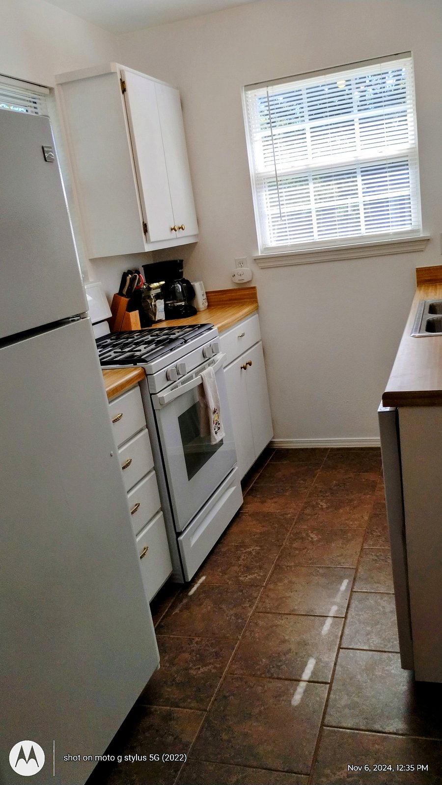 Full size appliances. Crock pot, blender, in addition to coffee maker.