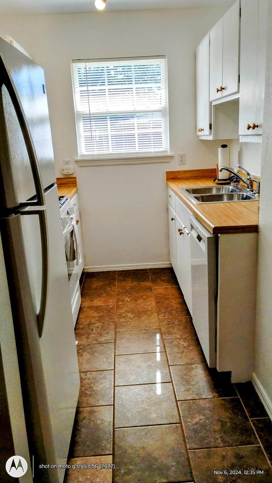 Galley kitchen with everything you need to feel at home.