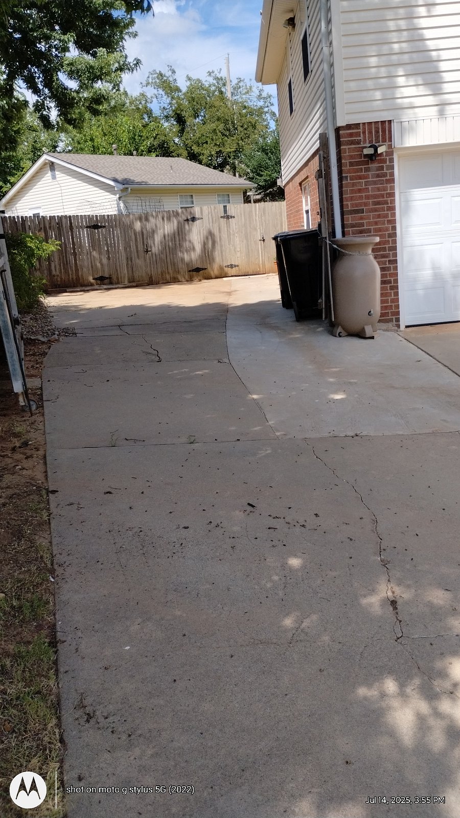 Private parking for the guest house. The owner parks in the garage. The private parking space is 30 ft long and wide enough for an RV, so one can easily park a truck here.
