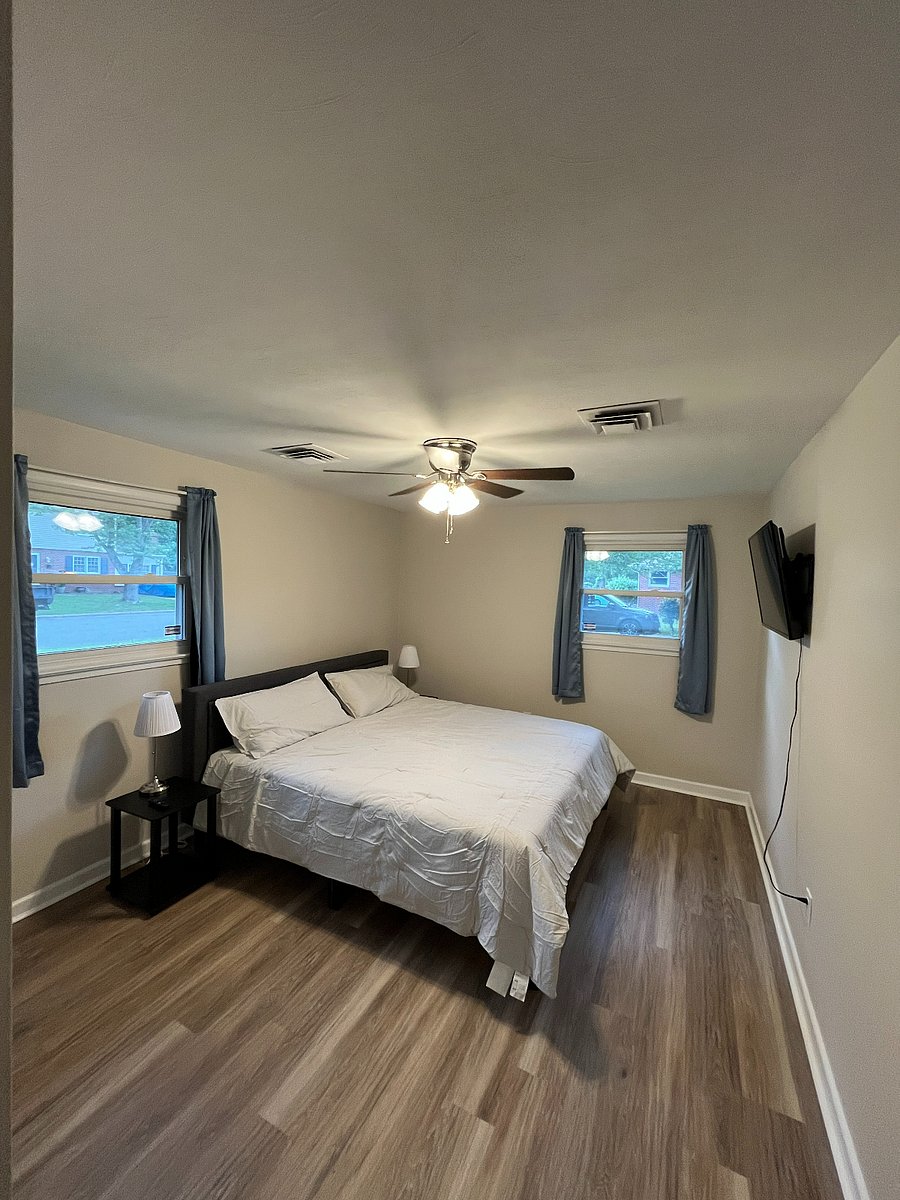 King size primary Bed