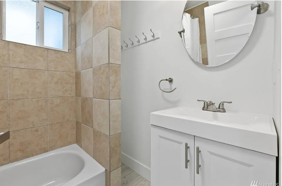 Bathroom with tub/shower