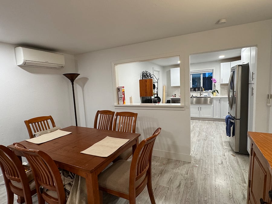 Dining area: table with 6 chairs (there is a leaf that can be added to the table)
