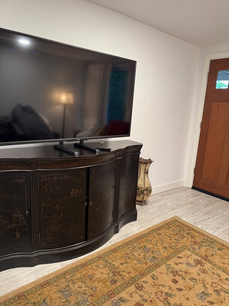Large TV, internet provided.