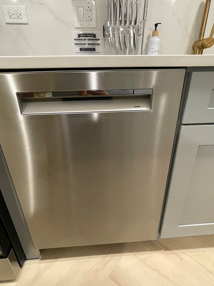 New top of the line Bosch dishwasher. Whisper quiet!