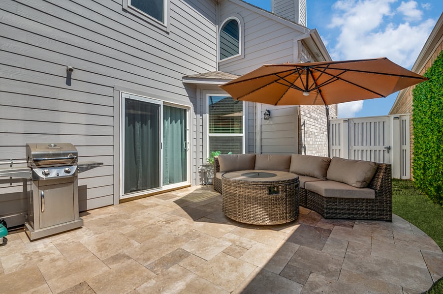 BBQ, fire table, umbrella with lighting