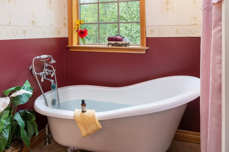Luxurious and spa like slipper tub
