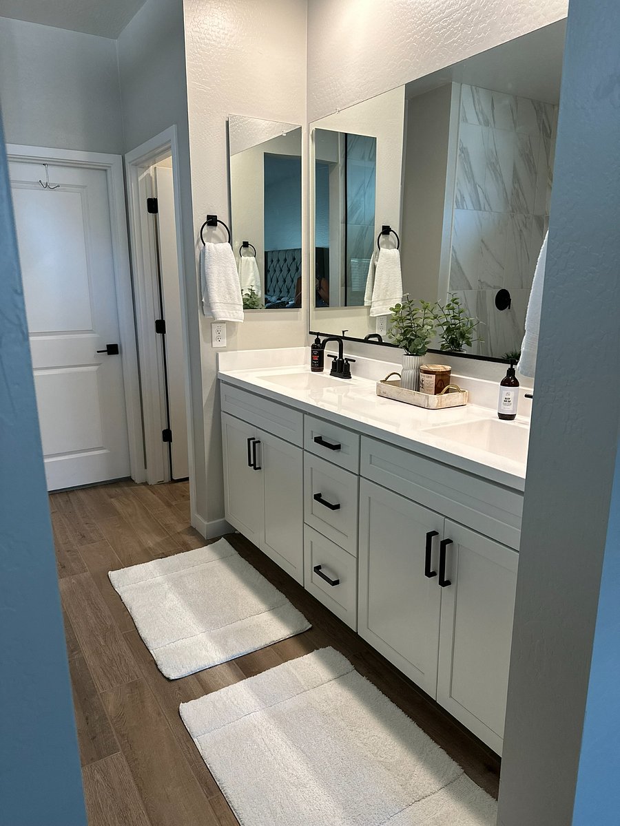 Primary En suite - double sinks