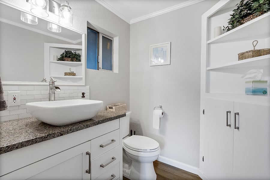 Shower stall in left