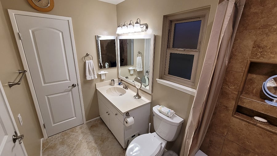 Upstairs Full Bath/Shower