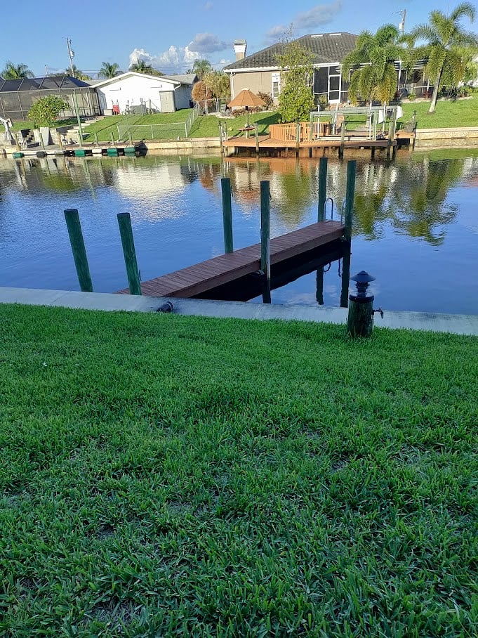 Bring your boat! Dock sits outside your lanai area. 10minutes by boat to River.