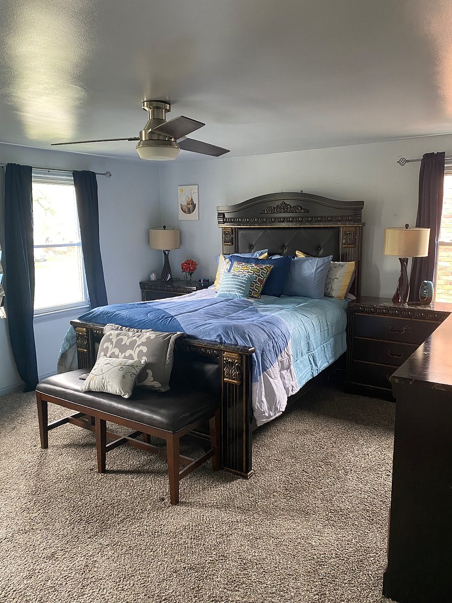 Master Bedroom with Queen bed
