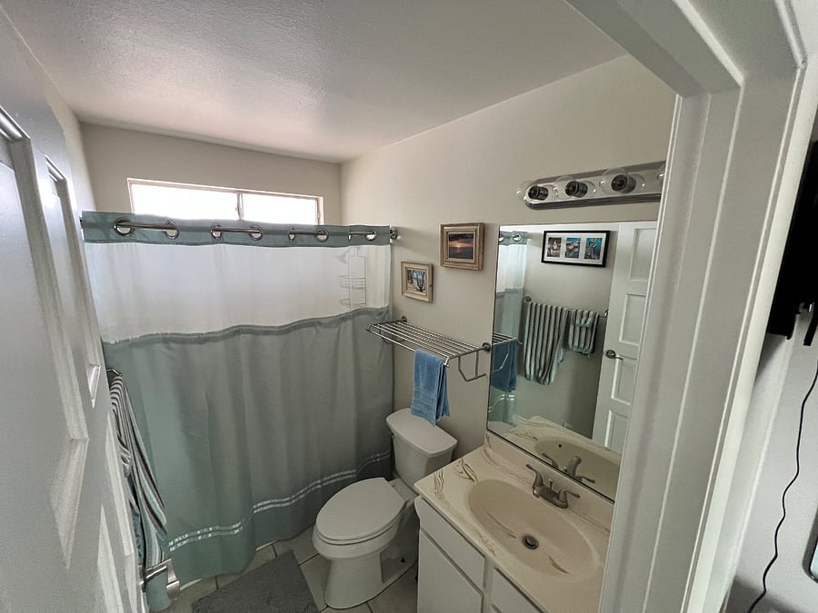 Private En-Suite Bathroom, with Shower and Tub.