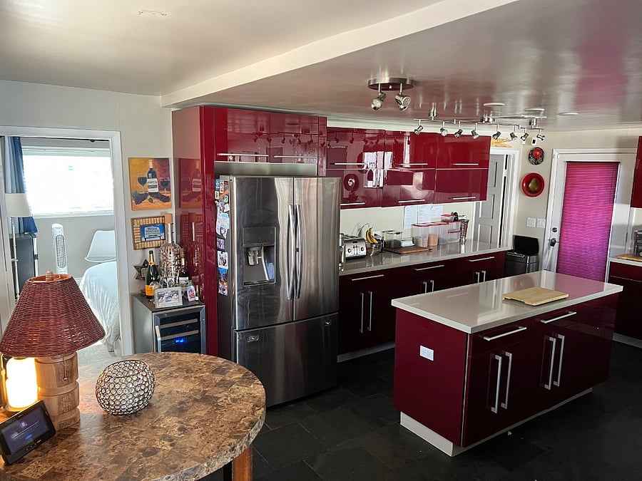Large Gourmet Kitchen, All appliances, two ovens, large fridge, oversized island.