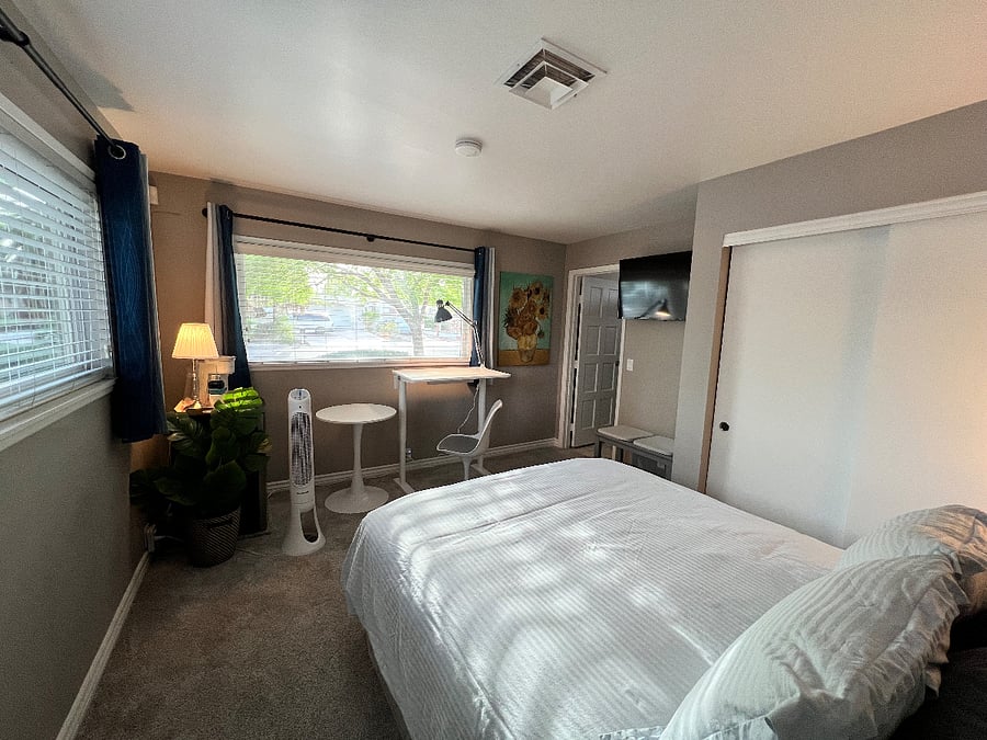 Private well lit room private attached bathroom. Queen Bed, Small Table, Desk and Mini-Fridge w/Freezer. 42" Smart TV