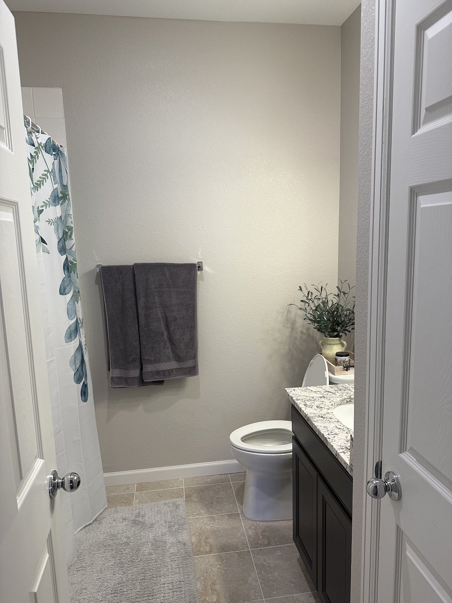 Second bathroom with tub/shower