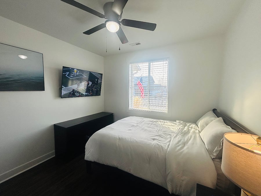 3rd Bedroom - Queen Bed