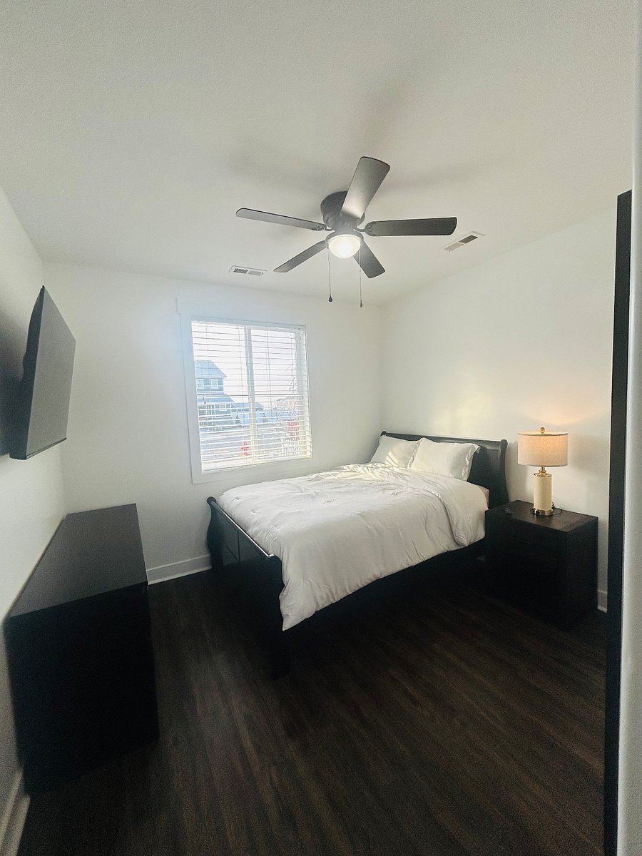 3rd Bedroom - Queen Bed