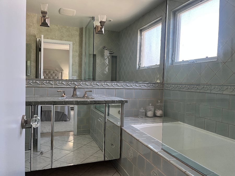 Master private bathroom