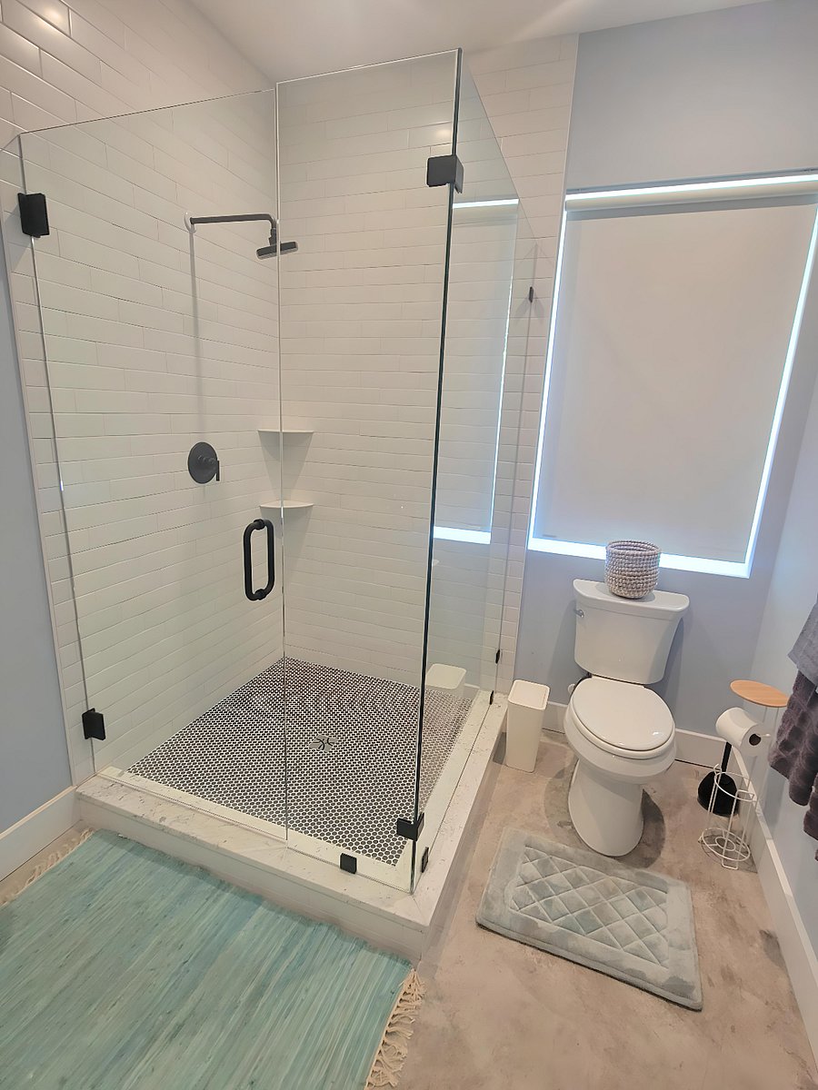 Master Bath Shower/Toilet