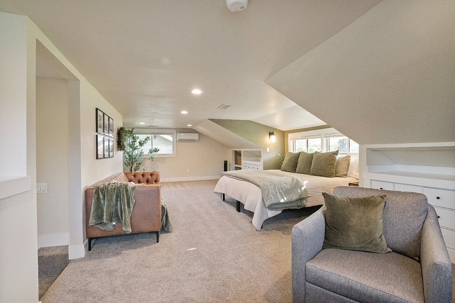 This cozy top-floor suite features charming sloped, low ceilingsadding character and warmth. If you're over 6 feet tall, watch your head and enjoy the unique, tucked-away feel of this inviting space!