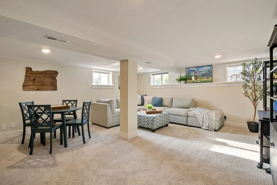 Relax in the Oregon Room, featuring a TV, board games, and a game table for entertainment. Enjoy the convenience of a mini fridge and microwave for popcorn, all set against charming Oregon-themed dcor for a cozy, fun experience.